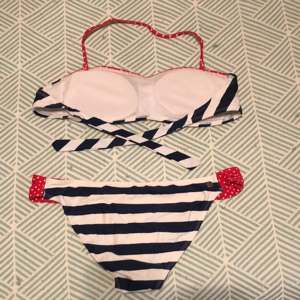 Volcom bikini - Picture 10 of 12